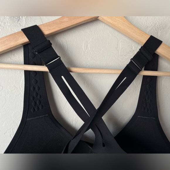 Lululemon high support sports bra NWOT 38C - Picture 9 of 13